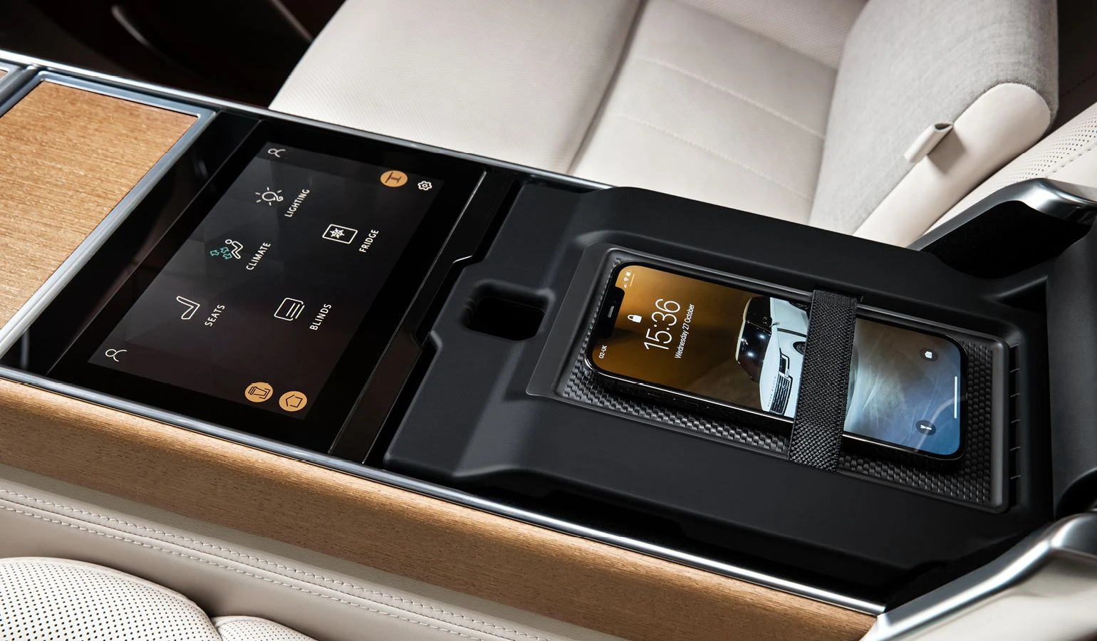 Intuitive and easily connected to your smartphone, Pivi Pro is as much an asset for passengers as for the driver. Two 13.1-inch Touchscreens, exclusive to SV, provide rear passengers with all the information and entertainment they’ll need